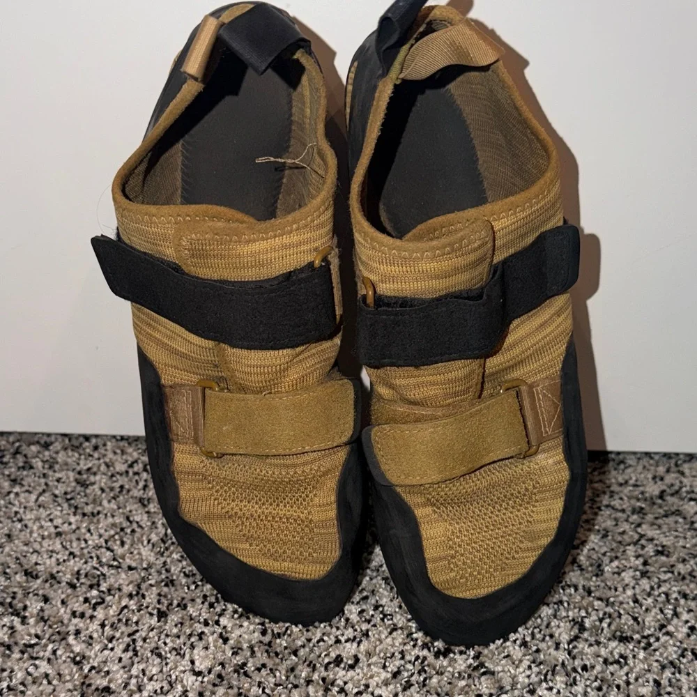 Black Diamond Rock Climbing Shoes Gold Women’s Size 10